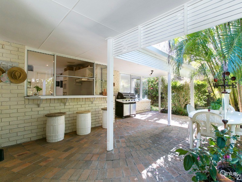 12 Daybreak Court, Castaways Beach QLD 4567