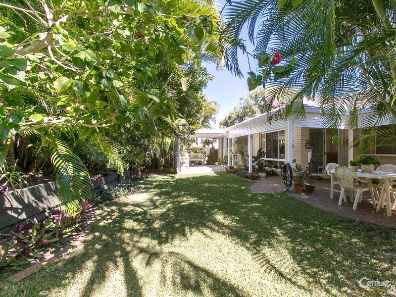 12 Daybreak Court, Castaways Beach QLD 4567