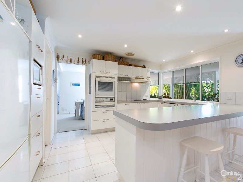 12 Daybreak Court, Castaways Beach QLD 4567