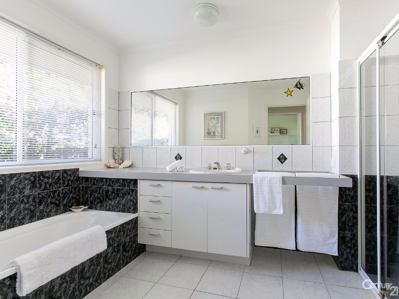 12 Daybreak Court, Castaways Beach QLD 4567