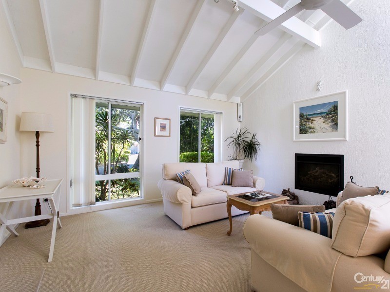 12 Daybreak Court, Castaways Beach QLD 4567