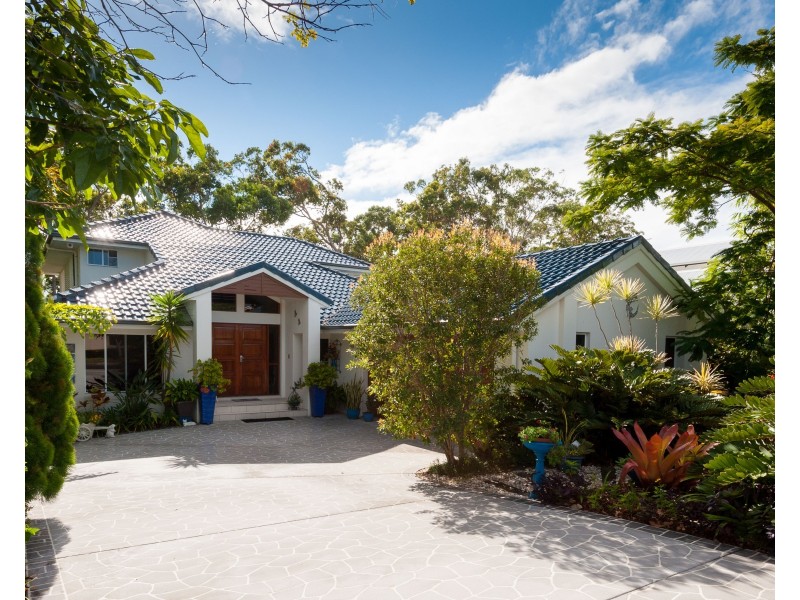 18 Lakeside Drive, Peregian Springs QLD 4573