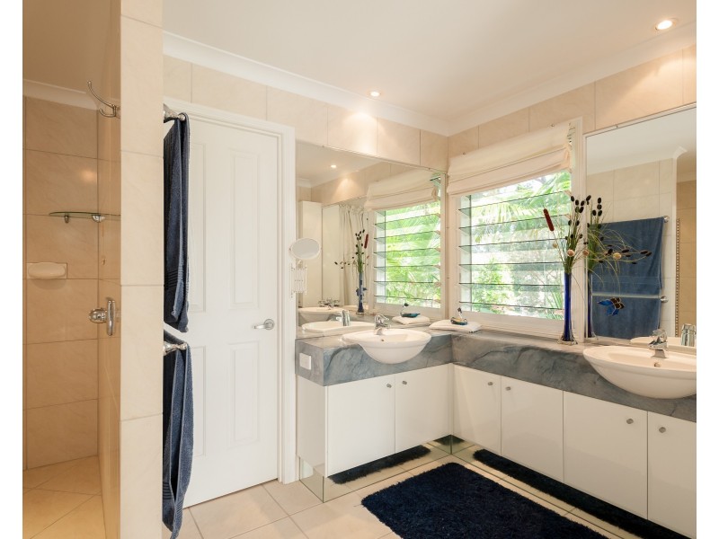 18 Lakeside Drive, Peregian Springs QLD 4573