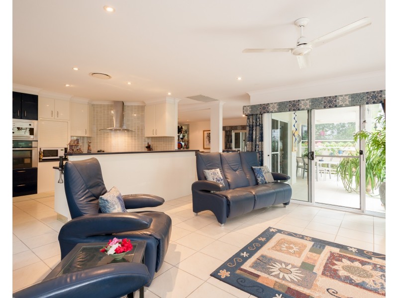 18 Lakeside Drive, Peregian Springs QLD 4573