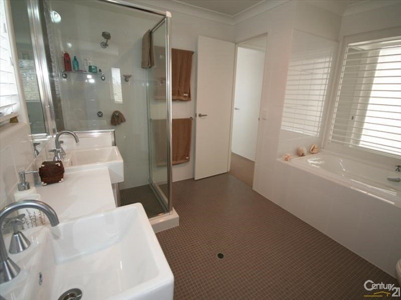 10 Greenside Court, Peregian Springs QLD 4573