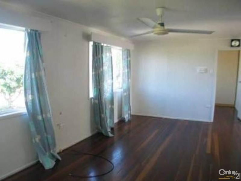 10 Daniel Street, Bowen QLD 4805