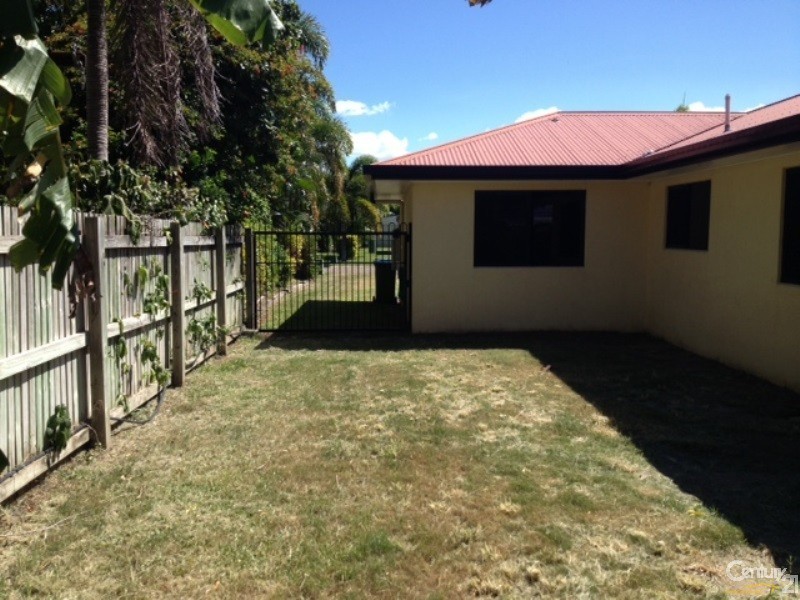10 Peters Place, Bowen QLD 4805