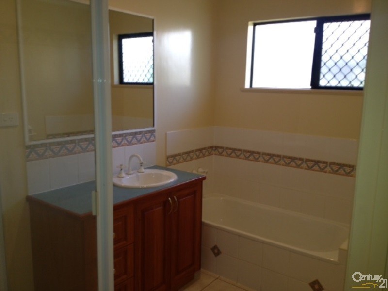 10 Peters Place, Bowen QLD 4805