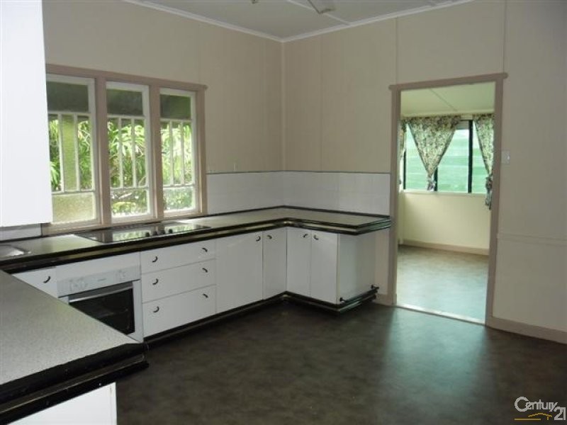 12 Bradfield Street, Collinsville QLD 4804