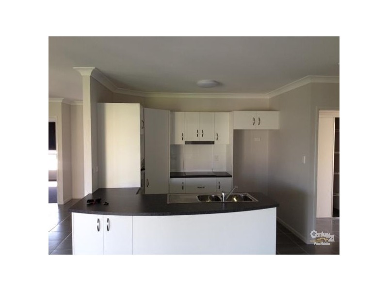 2 Seacove Crescent, Bowen QLD 4805