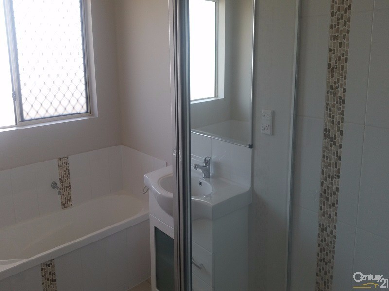 16 Seabreeze Crescent, Bowen QLD 4805