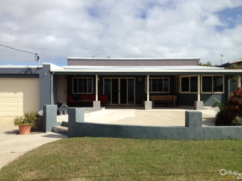 17 Bluewater Parade, Bowen QLD 4805