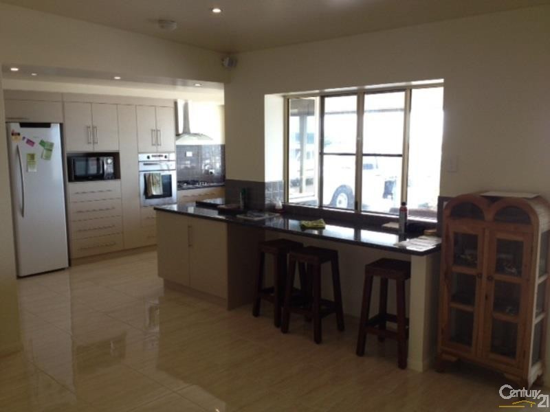 17 Bluewater Parade, Bowen QLD 4805