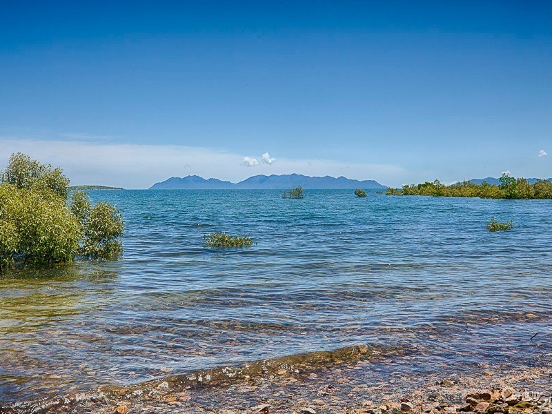 18 Bayside Court, Bowen QLD 4805