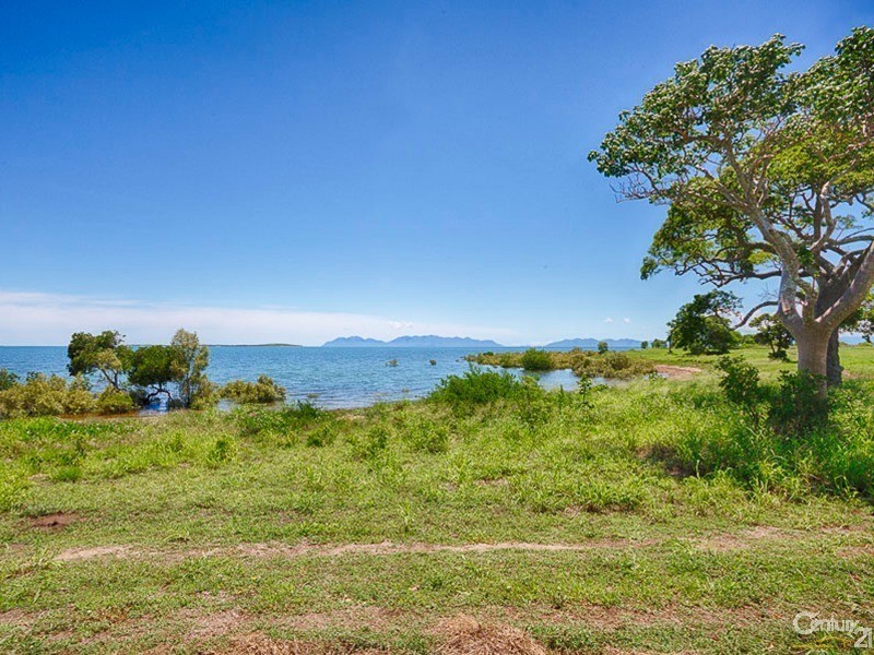 18 Bayside Court, Bowen QLD 4805