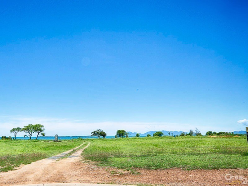 18 Bayside Court, Bowen QLD 4805