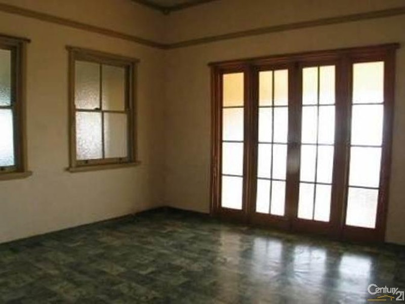 11 Mitchell Street, Bowen QLD 4805