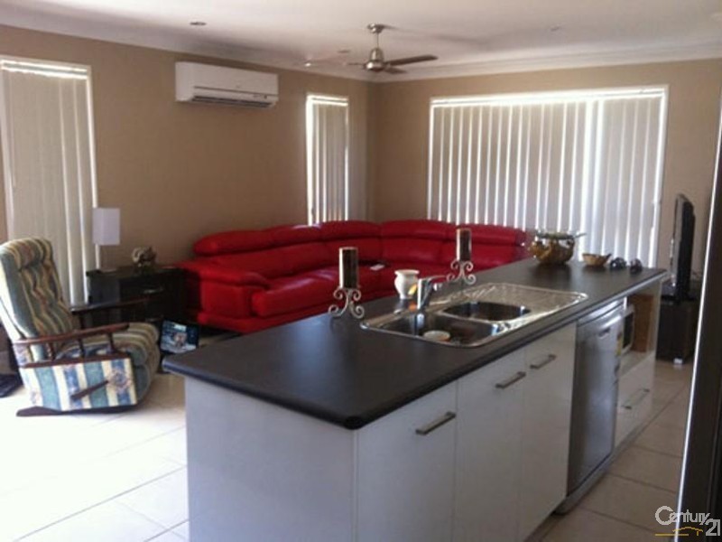 2/10 Gordon Street, Bowen QLD 4805