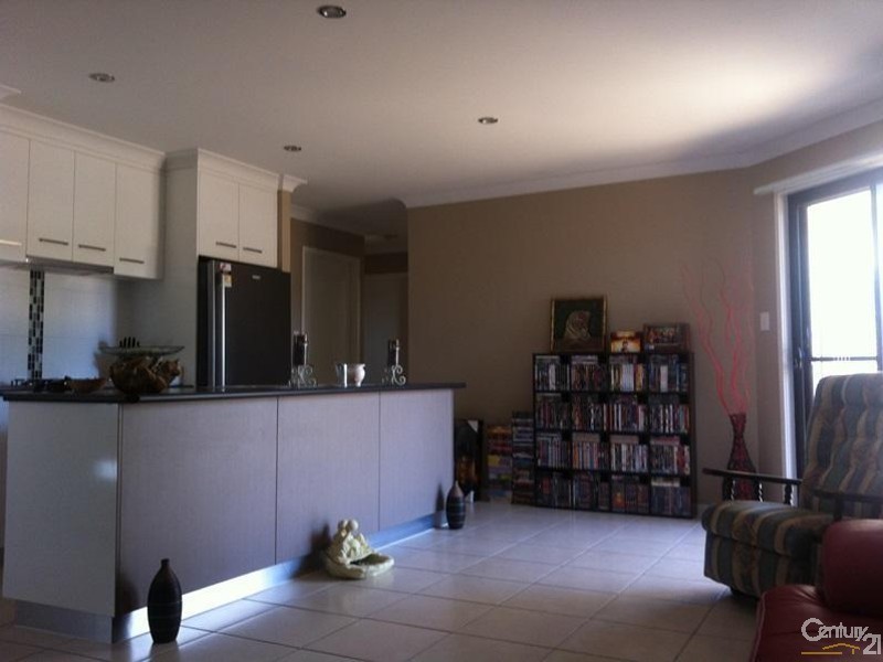 2/10 Gordon Street, Bowen QLD 4805