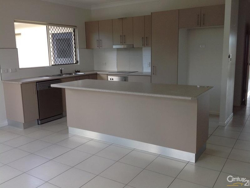 25 Seabreeze Crescent, Bowen QLD 4805