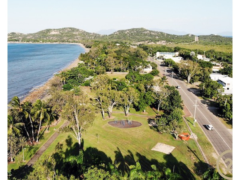 33 Nautilus Street, Bowen QLD 4805
