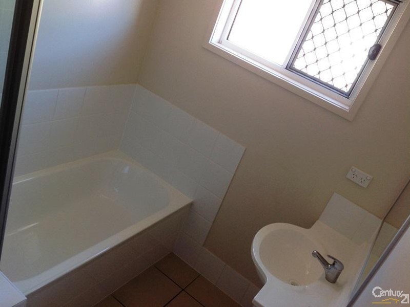 1 Crofton Street, Bowen QLD 4805