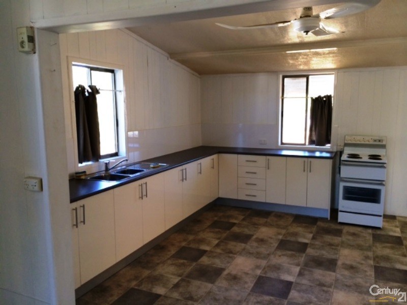 19 Strathmore Street, Collinsville QLD 4804