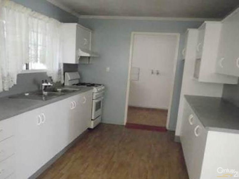 4 Fairway Street, Collinsville QLD 4804