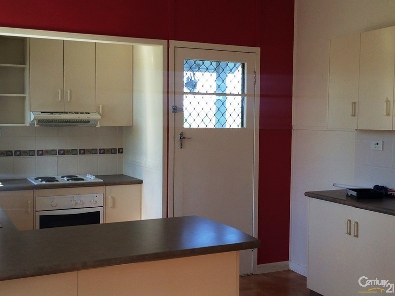 15 Russell Street, Bowen QLD 4805