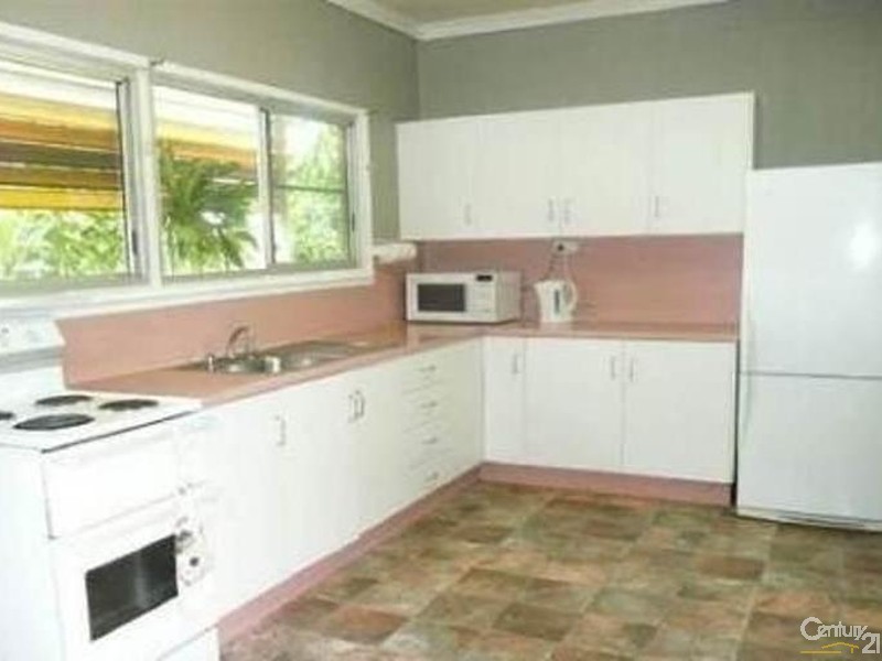 19 Drake Street, Collinsville QLD 4804