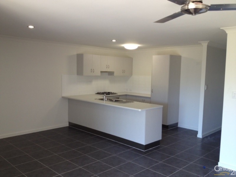 9 A / 9B Daniel Street, Bowen QLD 4805