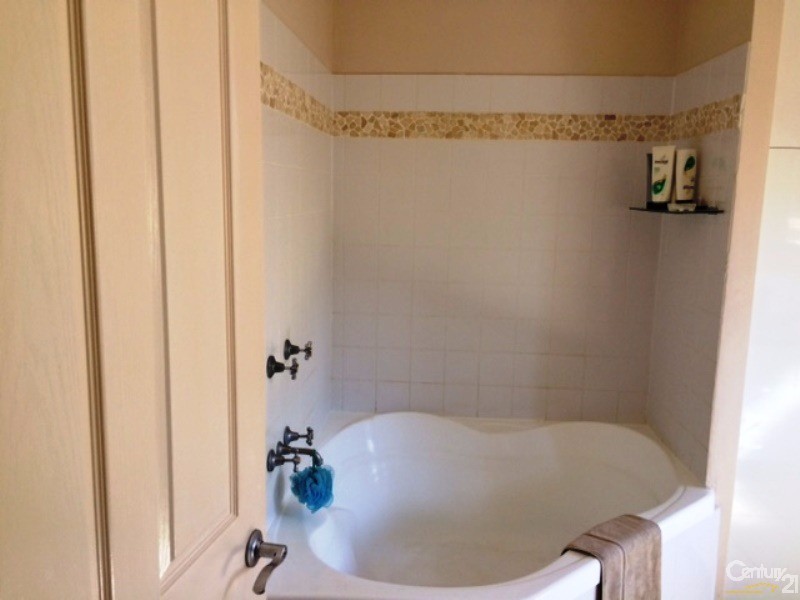 11 Kirkpatrick Court, Bowen QLD 4805