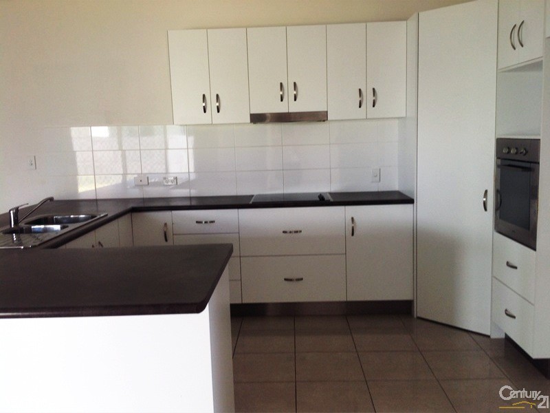 30 Seabreeze Crescent, Bowen QLD 4805