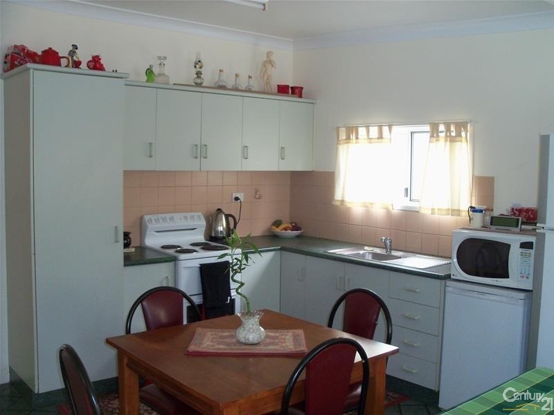 2/10 Mitchell Street, Bowen QLD 4805