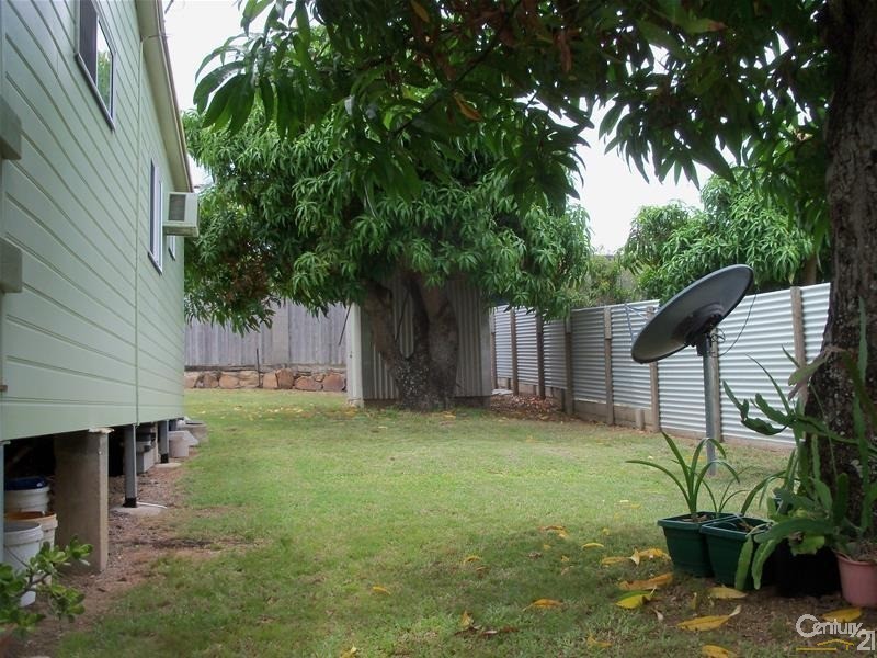 2/10 Mitchell Street, Bowen QLD 4805