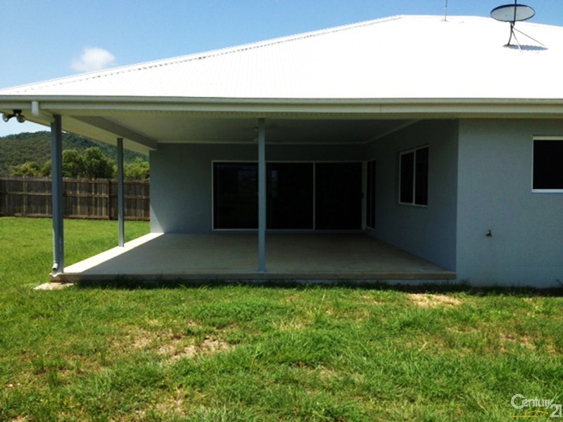 102 Drays Road, Bowen QLD 4805