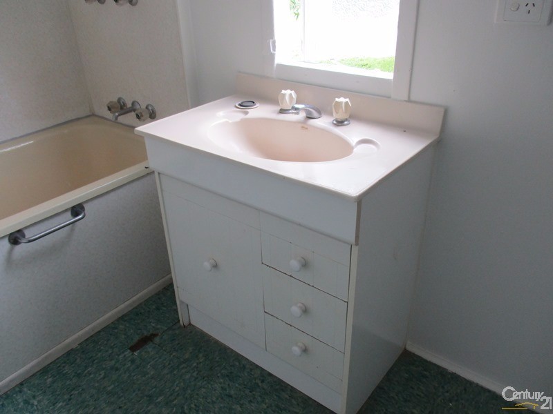 19 Aberdeen Street, Collinsville QLD 4804