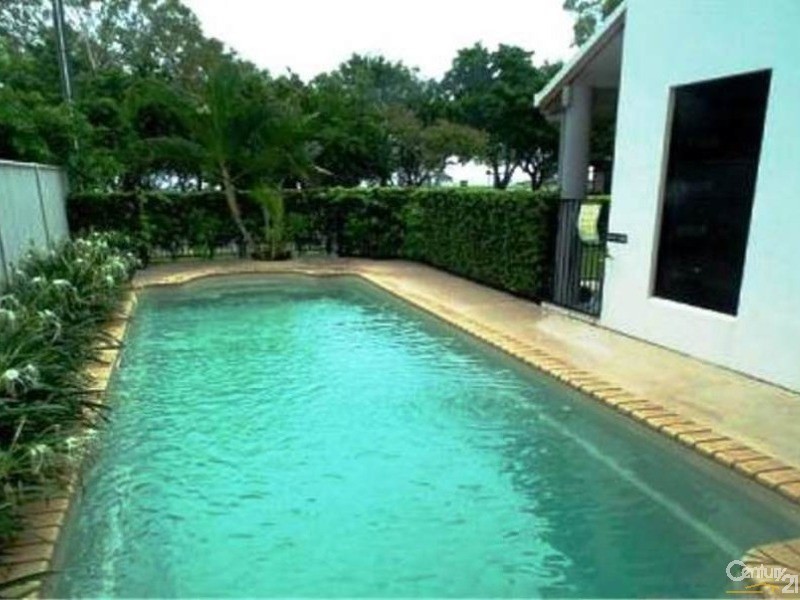 2 87a Horseshoe Bay Road, Bowen QLD 4805