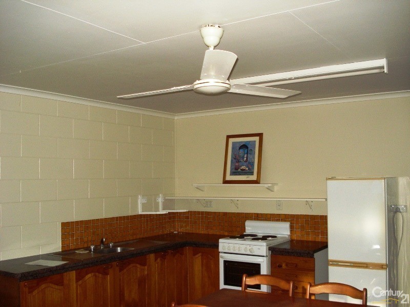 2/10 Verna Street, Bowen QLD 4805