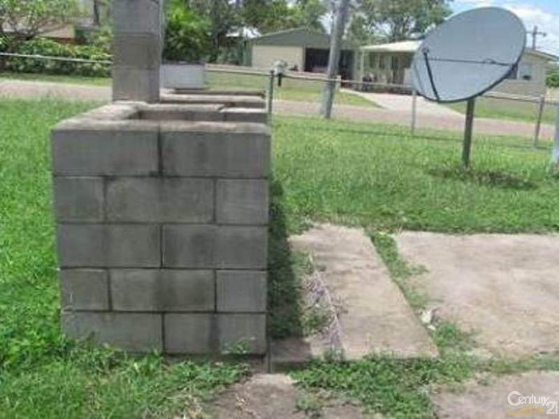 26 Gralton Street, Collinsville QLD 4804