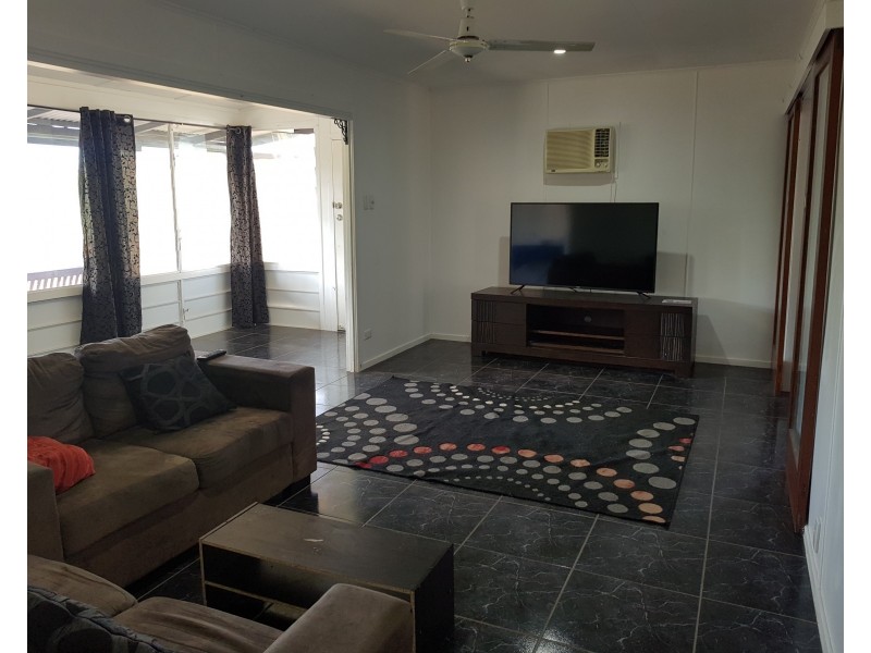 6 Hillview Crescent, Collinsville QLD 4804