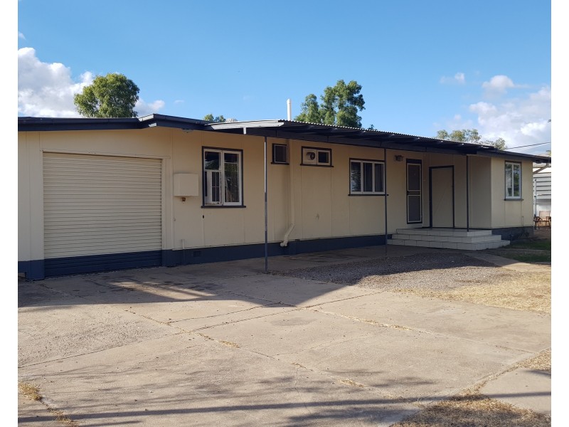 6 Hillview Crescent, Collinsville QLD 4804