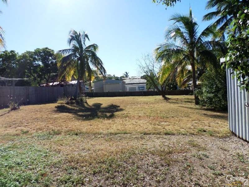 104 Powell Street, Bowen QLD 4805