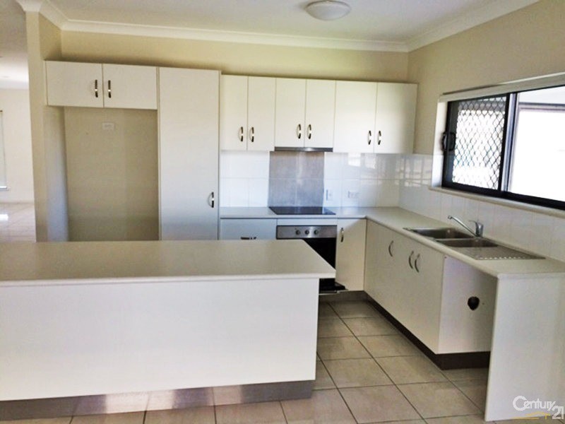 37 Seabreeze Crescent, Bowen QLD 4805