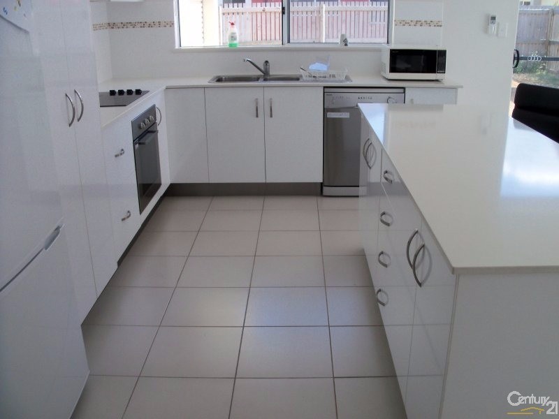 32 Seabreeze Crescent, Bowen QLD 4805