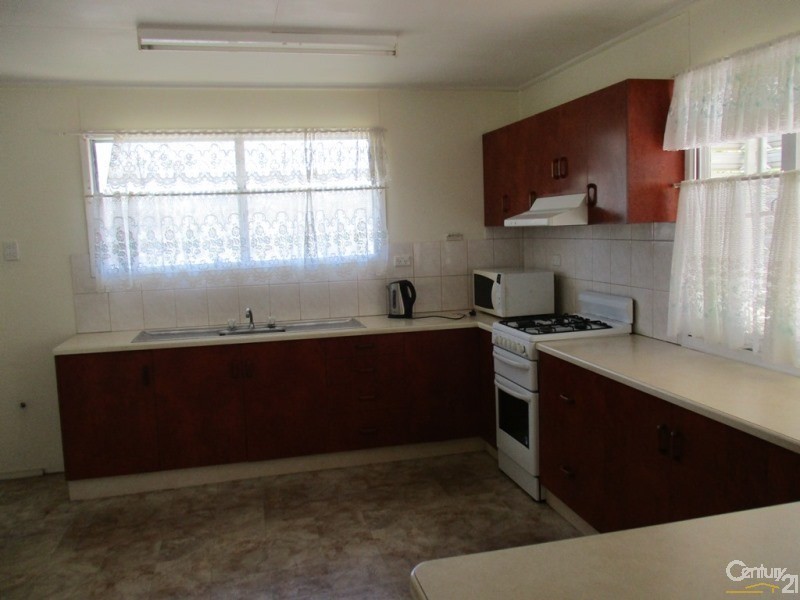 17 Gralton Street, Collinsville QLD 4804