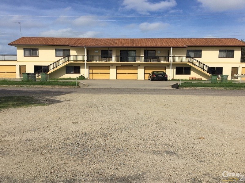 4/10 Sinclair Street, Bowen QLD 4805