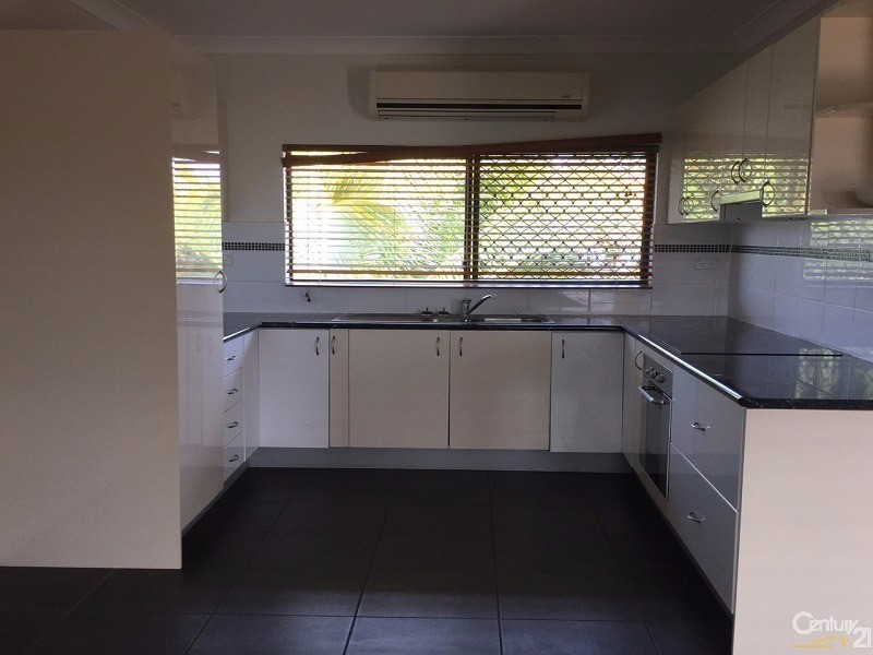 4/10 Sinclair Street, Bowen QLD 4805