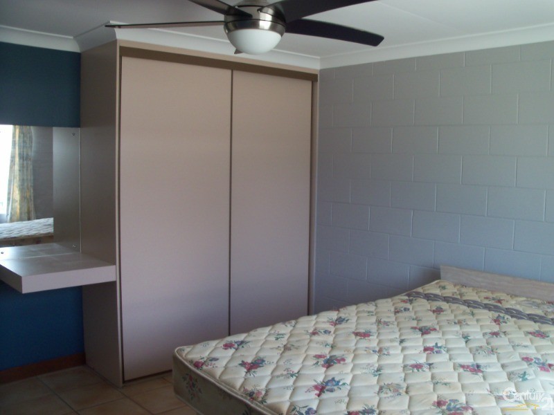 2 25 St Kilda Street, Bowen QLD 4805