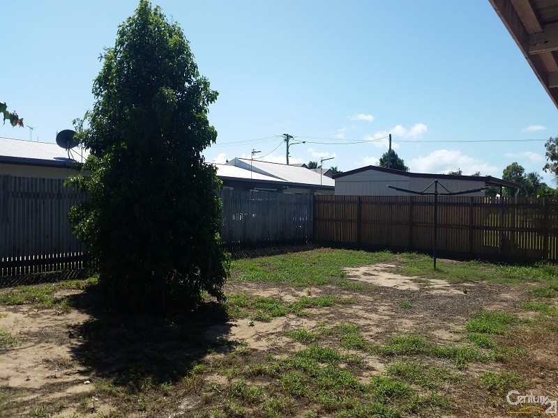 4 Robe Street, Bowen QLD 4805